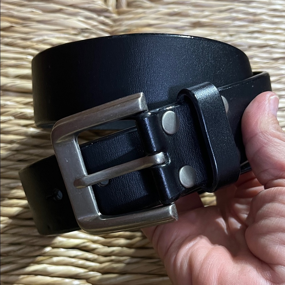 Black simple men’s black leather belt size 34/35